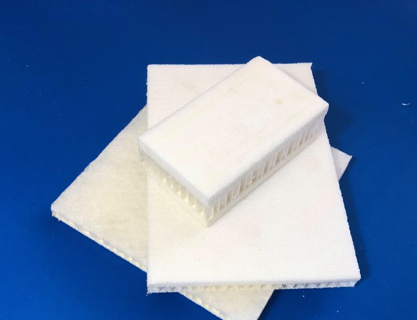 Polypropylene plastic honeycomb core material with non-woven surface-700